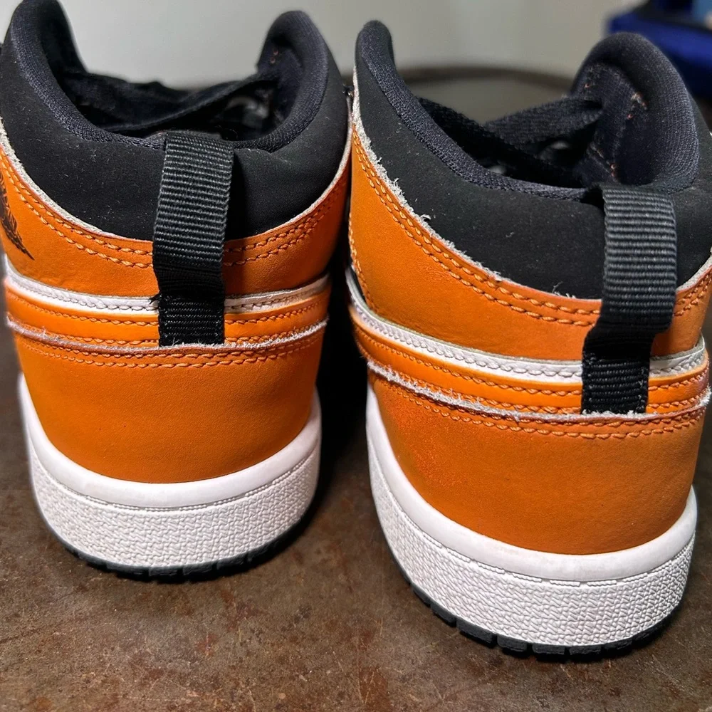 Nike Jordan AJ 1 Mid “Shattered Backboard” Black, Starfish (Orange), White Youth - Picture 13 of 15